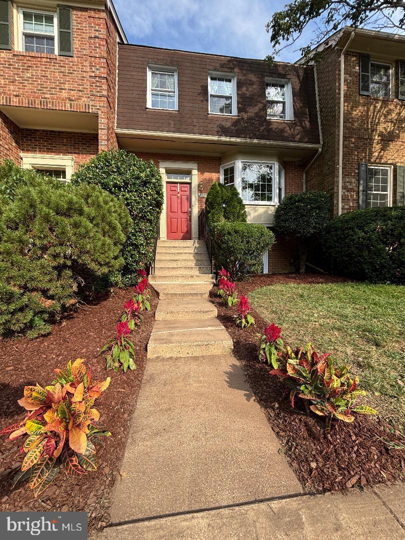 8225 CEDAR LANDING CT, ALEXANDRIA, Virginia 22306, 4 Bedrooms Bedrooms, 8 Rooms Rooms,3 BathroomsBathrooms,Residential,For sale,8225 CEDAR LANDING CT,VAFX2267532 MLS # VAFX2267532