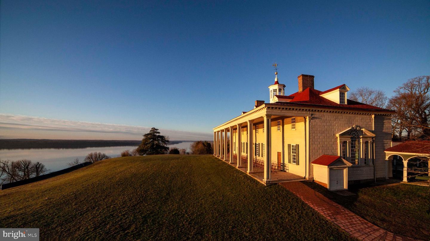 8225 CEDAR LANDING CT, ALEXANDRIA, Virginia 22306, 4 Bedrooms Bedrooms, 8 Rooms Rooms,3 BathroomsBathrooms,Residential,For sale,8225 CEDAR LANDING CT,VAFX2267532 MLS # VAFX2267532