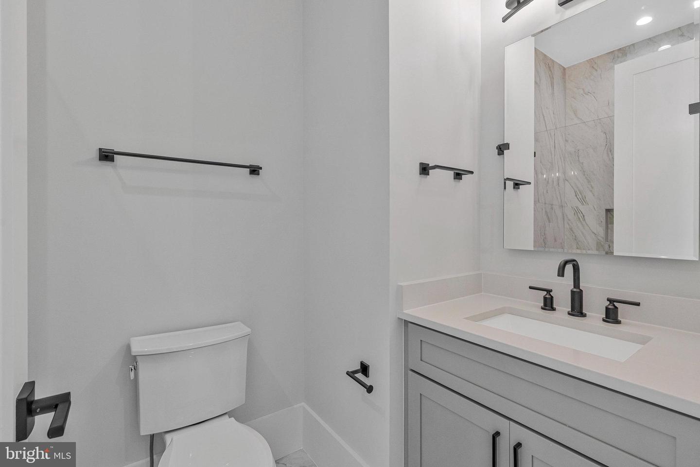 5265 CHANDLEY FARM CIR, CENTREVILLE, Virginia 20120, 6 Bedrooms Bedrooms, ,7 BathroomsBathrooms,Residential,For sale,5265 CHANDLEY FARM CIR,VAFX2267630 MLS # VAFX2267630