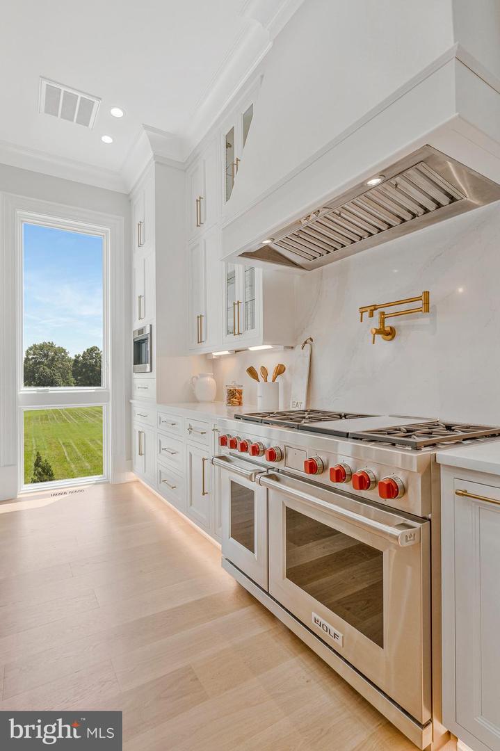 5265 CHANDLEY FARM CIR, CENTREVILLE, Virginia 20120, 6 Bedrooms Bedrooms, ,7 BathroomsBathrooms,Residential,For sale,5265 CHANDLEY FARM CIR,VAFX2267630 MLS # VAFX2267630