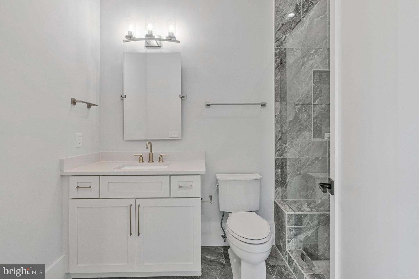 5265 CHANDLEY FARM CIR, CENTREVILLE, Virginia 20120, 6 Bedrooms Bedrooms, ,7 BathroomsBathrooms,Residential,For sale,5265 CHANDLEY FARM CIR,VAFX2267630 MLS # VAFX2267630