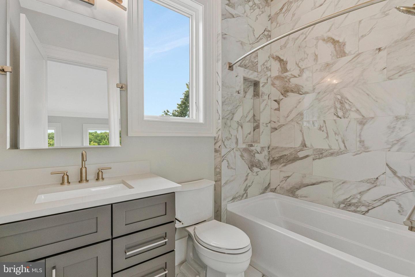 5265 CHANDLEY FARM CIR, CENTREVILLE, Virginia 20120, 6 Bedrooms Bedrooms, ,7 BathroomsBathrooms,Residential,For sale,5265 CHANDLEY FARM CIR,VAFX2267630 MLS # VAFX2267630