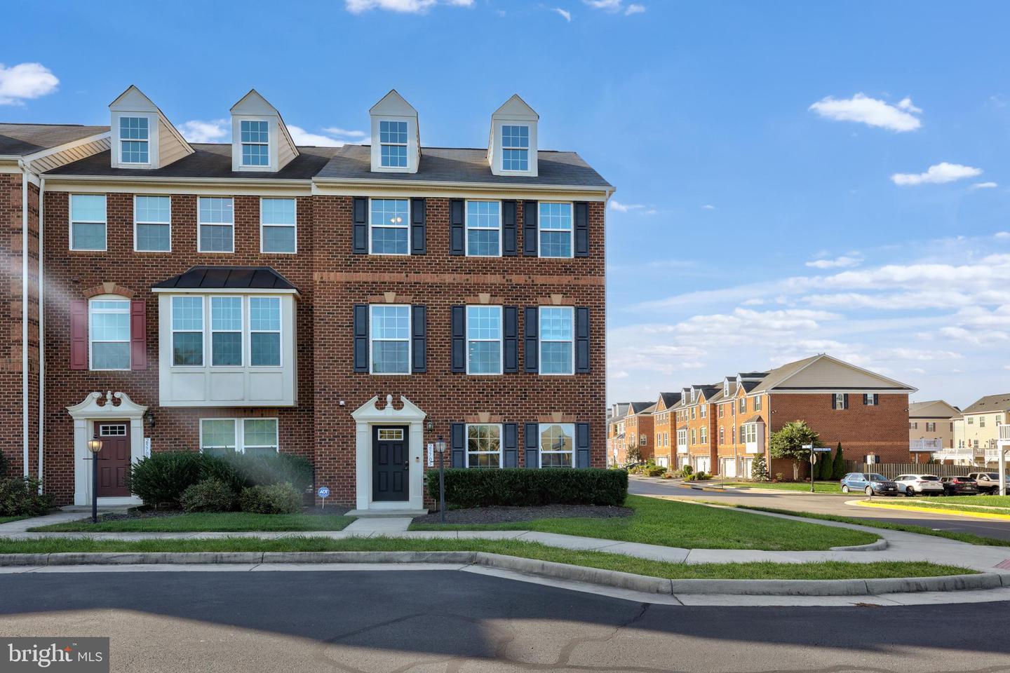 25705 CLAIRMONT MANOR SQ, ALDIE, Virginia 20105, 3 Bedrooms Bedrooms, ,2 BathroomsBathrooms,Residential,For sale,25705 CLAIRMONT MANOR SQ,VALO2107034 MLS # VALO2107034