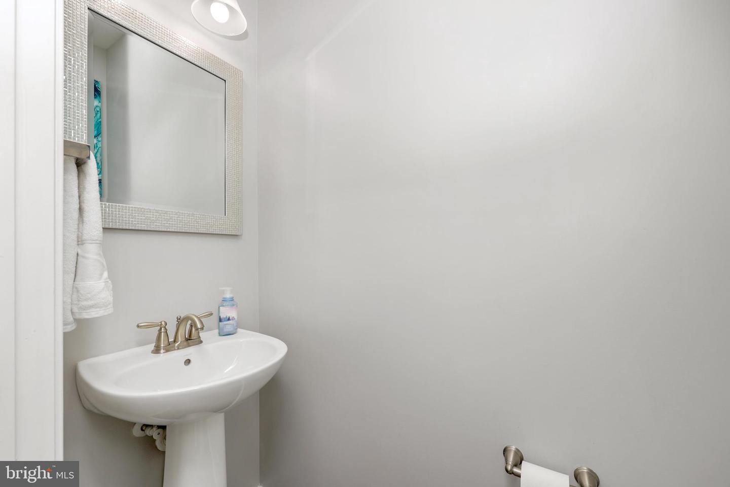 25705 CLAIRMONT MANOR SQ, ALDIE, Virginia 20105, 3 Bedrooms Bedrooms, ,2 BathroomsBathrooms,Residential,For sale,25705 CLAIRMONT MANOR SQ,VALO2107034 MLS # VALO2107034
