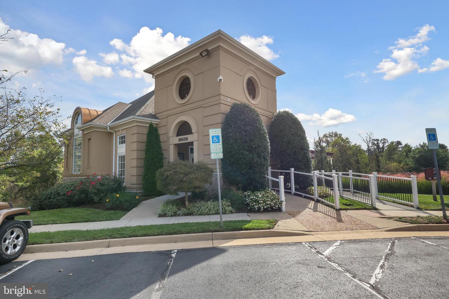 25705 CLAIRMONT MANOR SQ, ALDIE, Virginia 20105, 3 Bedrooms Bedrooms, ,2 BathroomsBathrooms,Residential,For sale,25705 CLAIRMONT MANOR SQ,VALO2107034 MLS # VALO2107034