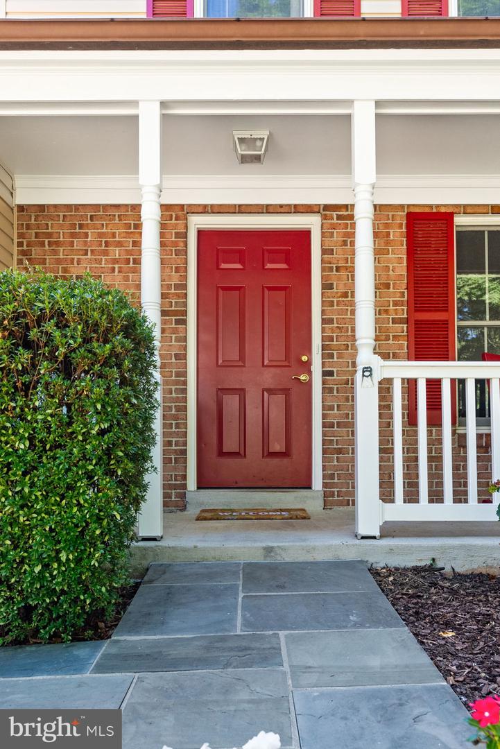 903 YOUNG DAIRY CT, HERNDON, Virginia 20170, 3 Bedrooms Bedrooms, ,2 BathroomsBathrooms,Residential,For sale,903 YOUNG DAIRY CT,VAFX2268068 MLS # VAFX2268068