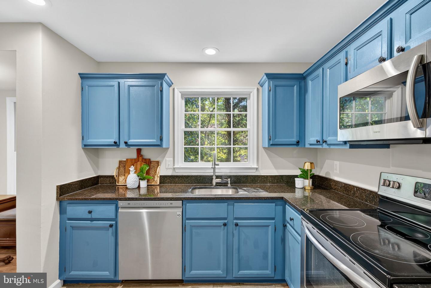903 YOUNG DAIRY CT, HERNDON, Virginia 20170, 3 Bedrooms Bedrooms, ,2 BathroomsBathrooms,Residential,For sale,903 YOUNG DAIRY CT,VAFX2268068 MLS # VAFX2268068