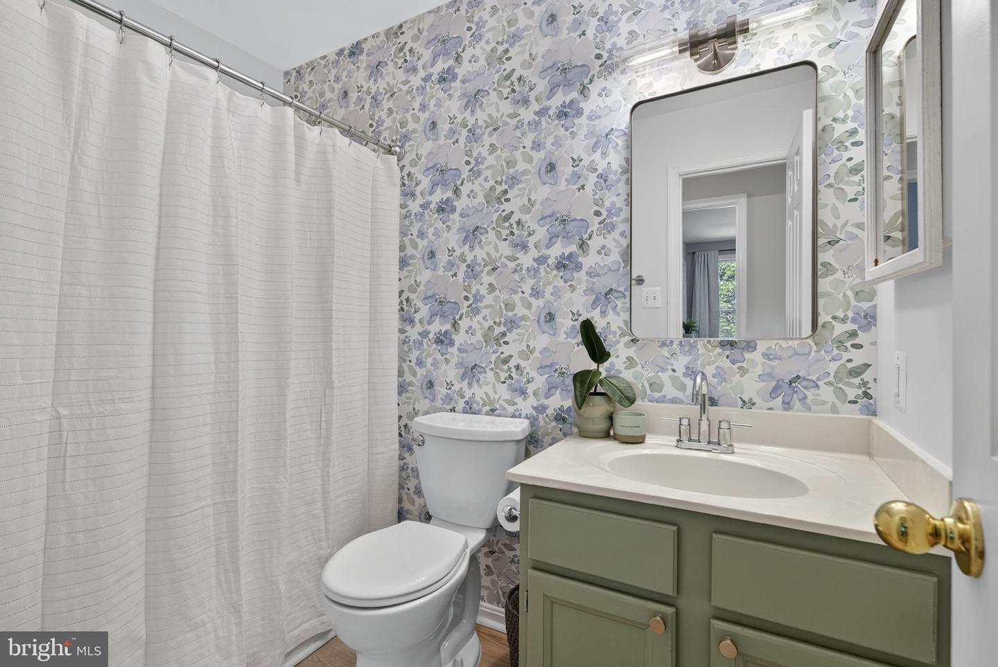903 YOUNG DAIRY CT, HERNDON, Virginia 20170, 3 Bedrooms Bedrooms, ,2 BathroomsBathrooms,Residential,For sale,903 YOUNG DAIRY CT,VAFX2268068 MLS # VAFX2268068