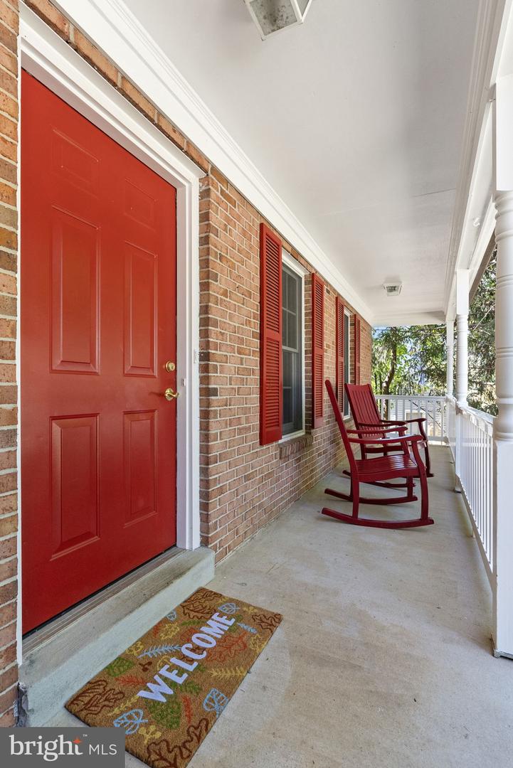 903 YOUNG DAIRY CT, HERNDON, Virginia 20170, 3 Bedrooms Bedrooms, ,2 BathroomsBathrooms,Residential,For sale,903 YOUNG DAIRY CT,VAFX2268068 MLS # VAFX2268068
