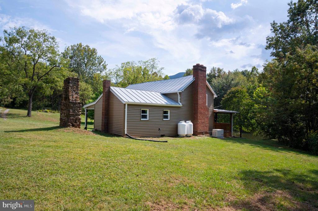 2002 BALKAMORE HILL RD, STANLEY, Virginia 22851, 3 Bedrooms Bedrooms, ,2 BathroomsBathrooms,Residential,2002 BALKAMORE HILL RD,VAPA2005408 MLS # VAPA2005408