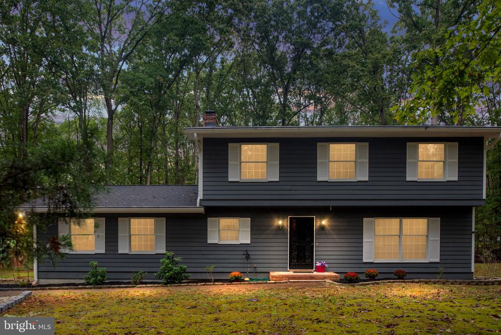 2 RIVER BLUFFS DR, FREDERICKSBURG, Virginia 22407, 4 Bedrooms Bedrooms, ,2 BathroomsBathrooms,Residential,2 RIVER BLUFFS DR,VASP2036636 MLS # VASP2036636