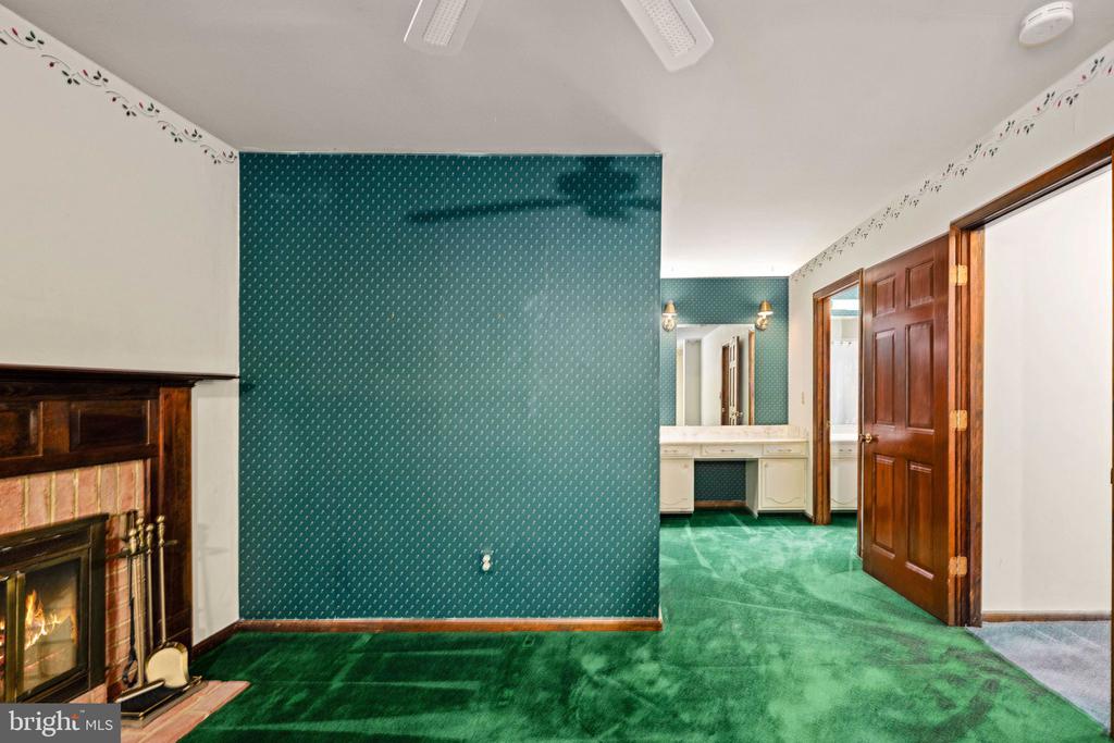 2 RIVER BLUFFS DR, FREDERICKSBURG, Virginia 22407, 4 Bedrooms Bedrooms, ,2 BathroomsBathrooms,Residential,2 RIVER BLUFFS DR,VASP2036636 MLS # VASP2036636
