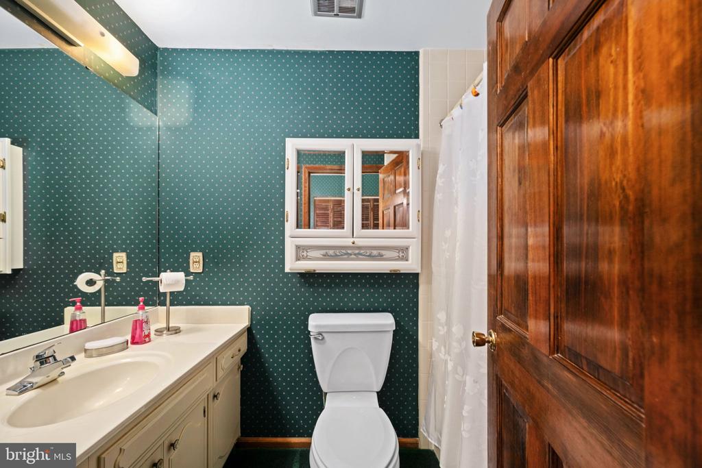 2 RIVER BLUFFS DR, FREDERICKSBURG, Virginia 22407, 4 Bedrooms Bedrooms, ,2 BathroomsBathrooms,Residential,2 RIVER BLUFFS DR,VASP2036636 MLS # VASP2036636
