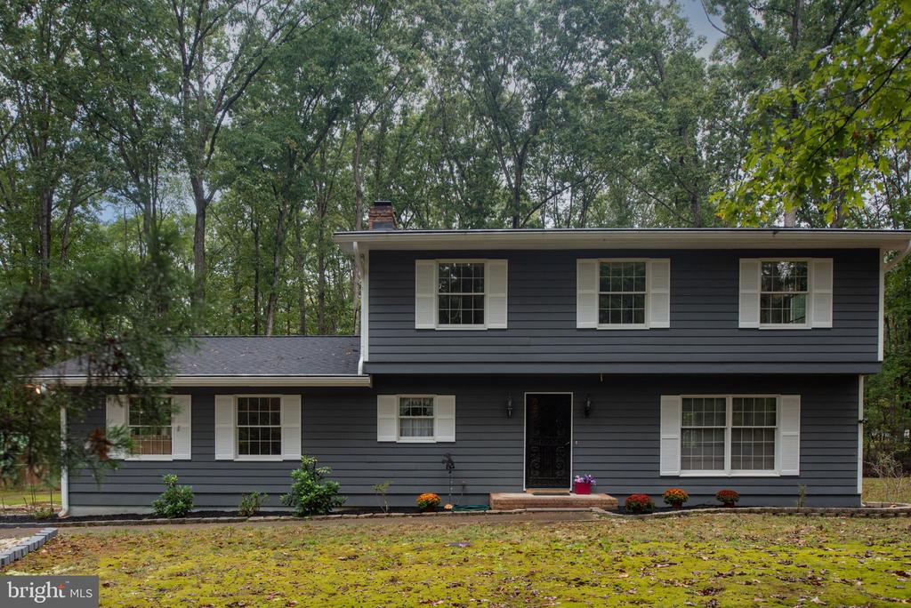 2 RIVER BLUFFS DR, FREDERICKSBURG, Virginia 22407, 4 Bedrooms Bedrooms, ,2 BathroomsBathrooms,Residential,2 RIVER BLUFFS DR,VASP2036636 MLS # VASP2036636