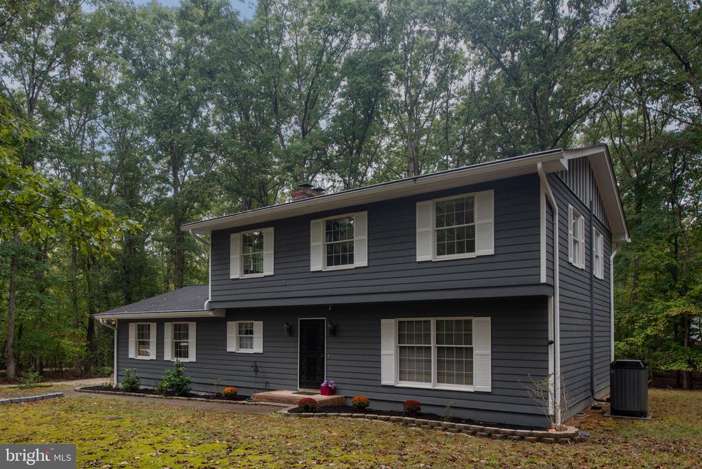 2 RIVER BLUFFS DR, FREDERICKSBURG, Virginia 22407, 4 Bedrooms Bedrooms, ,2 BathroomsBathrooms,Residential,2 RIVER BLUFFS DR,VASP2036636 MLS # VASP2036636