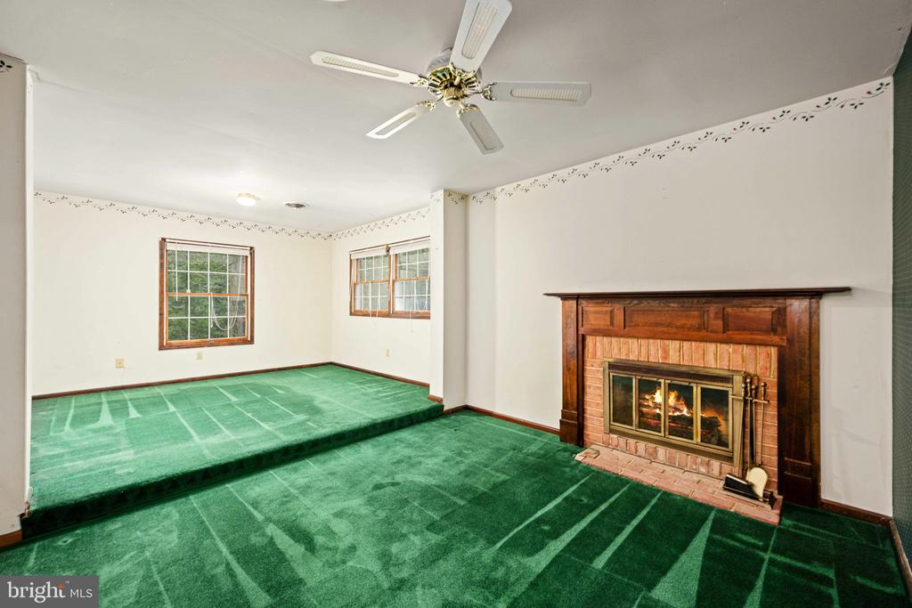 2 RIVER BLUFFS DR, FREDERICKSBURG, Virginia 22407, 4 Bedrooms Bedrooms, ,2 BathroomsBathrooms,Residential,2 RIVER BLUFFS DR,VASP2036636 MLS # VASP2036636