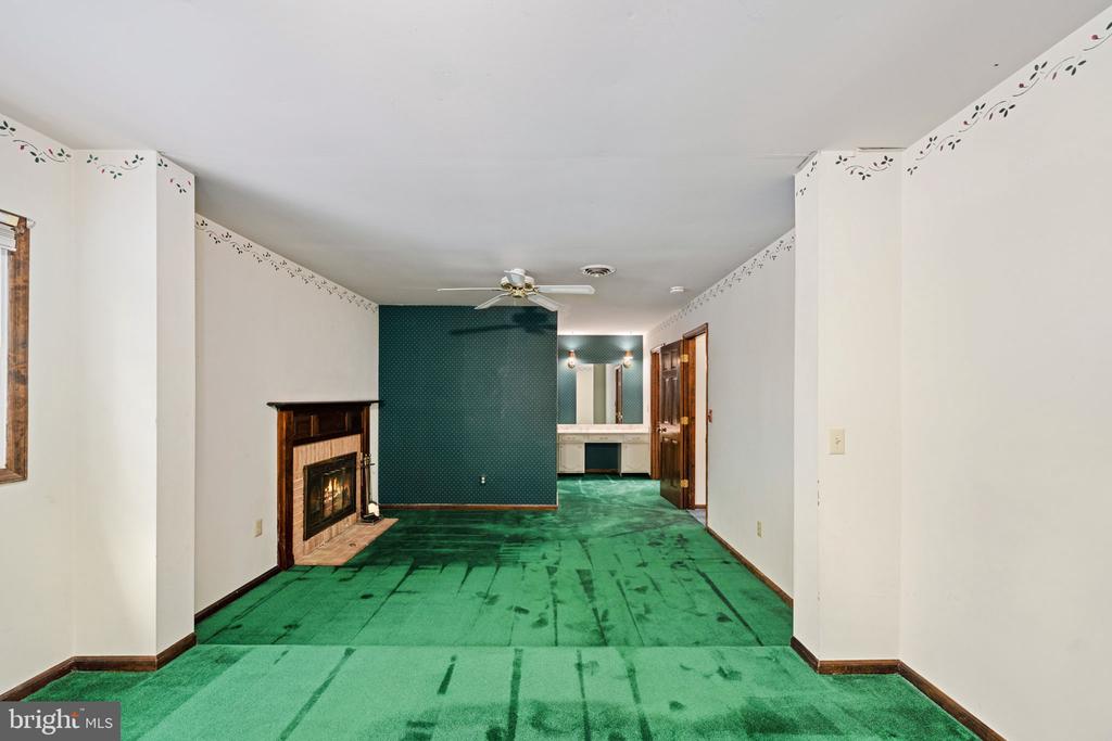 2 RIVER BLUFFS DR, FREDERICKSBURG, Virginia 22407, 4 Bedrooms Bedrooms, ,2 BathroomsBathrooms,Residential,2 RIVER BLUFFS DR,VASP2036636 MLS # VASP2036636