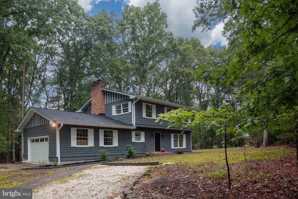2 RIVER BLUFFS DR, FREDERICKSBURG, Virginia 22407, 4 Bedrooms Bedrooms, ,2 BathroomsBathrooms,Residential,2 RIVER BLUFFS DR,VASP2036636 MLS # VASP2036636