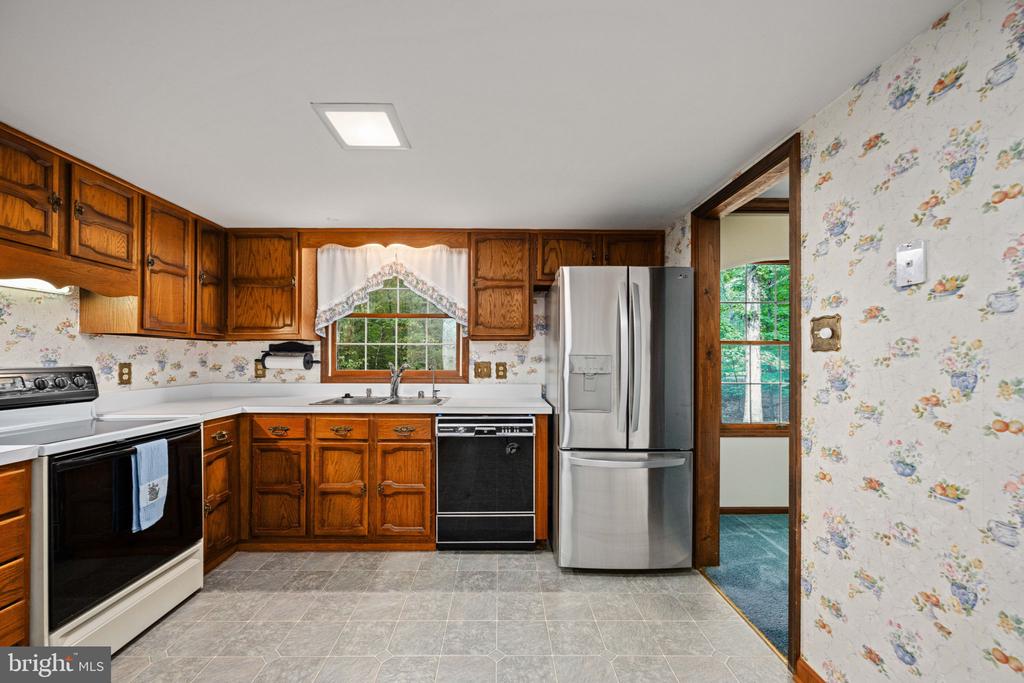 2 RIVER BLUFFS DR, FREDERICKSBURG, Virginia 22407, 4 Bedrooms Bedrooms, ,2 BathroomsBathrooms,Residential,2 RIVER BLUFFS DR,VASP2036636 MLS # VASP2036636