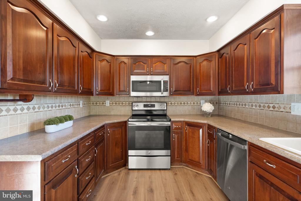 6713 HUNTLAND DR, BEALETON, Virginia, 4 Bedrooms Bedrooms, ,3 BathroomsBathrooms,Residential,6713 HUNTLAND DR,VAFQ2018538 MLS # VAFQ2018538