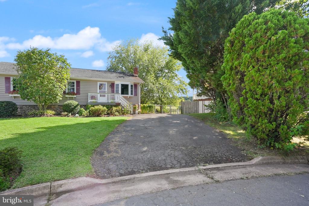 6713 HUNTLAND DR, BEALETON, Virginia, 4 Bedrooms Bedrooms, ,3 BathroomsBathrooms,Residential,6713 HUNTLAND DR,VAFQ2018538 MLS # VAFQ2018538