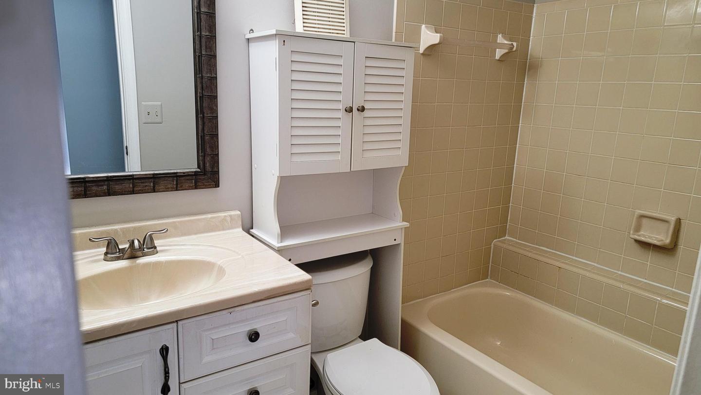 6167 STONEPATH CIR, CENTREVILLE, Virginia 20120, 3 Bedrooms Bedrooms, ,3 BathroomsBathrooms,Residential,For sale,6167 STONEPATH CIR,VAFX2268920 MLS # VAFX2268920