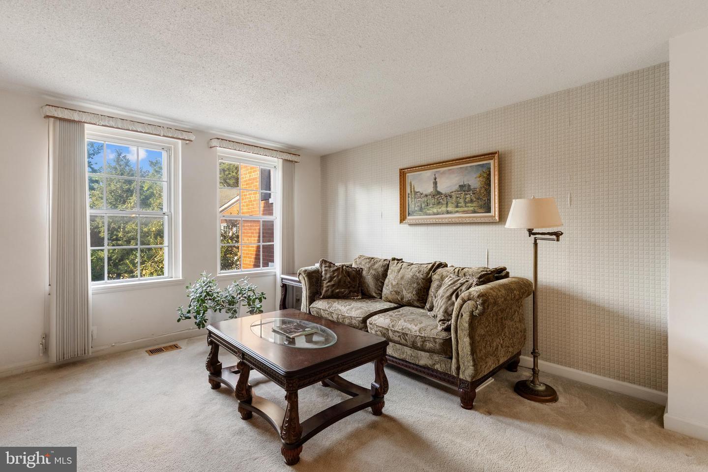 4849 28TH ST S #B, ARLINGTON, Virginia 22206, 2 Bedrooms Bedrooms, ,2 BathroomsBathrooms,Residential,For sale,4849 28TH ST S #B,VAAR2064110 MLS # VAAR2064110
