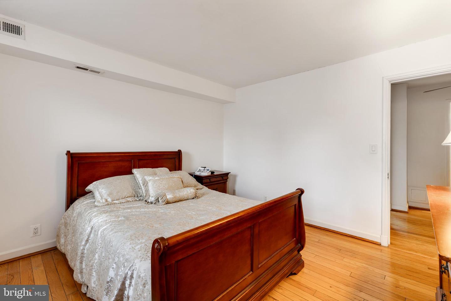 4849 28TH ST S #B, ARLINGTON, Virginia 22206, 2 Bedrooms Bedrooms, ,2 BathroomsBathrooms,Residential,For sale,4849 28TH ST S #B,VAAR2064110 MLS # VAAR2064110
