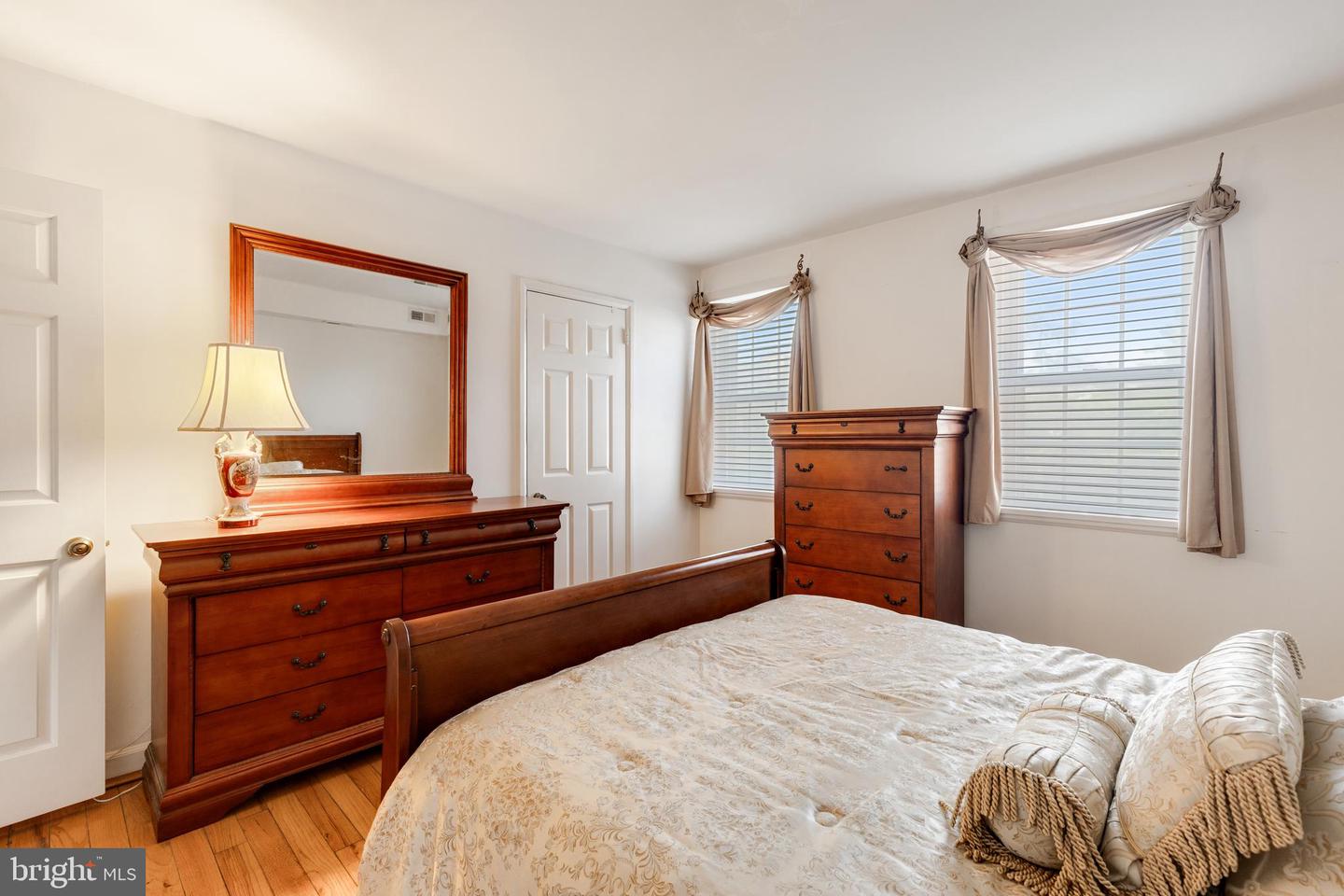 4849 28TH ST S #B, ARLINGTON, Virginia 22206, 2 Bedrooms Bedrooms, ,2 BathroomsBathrooms,Residential,For sale,4849 28TH ST S #B,VAAR2064110 MLS # VAAR2064110