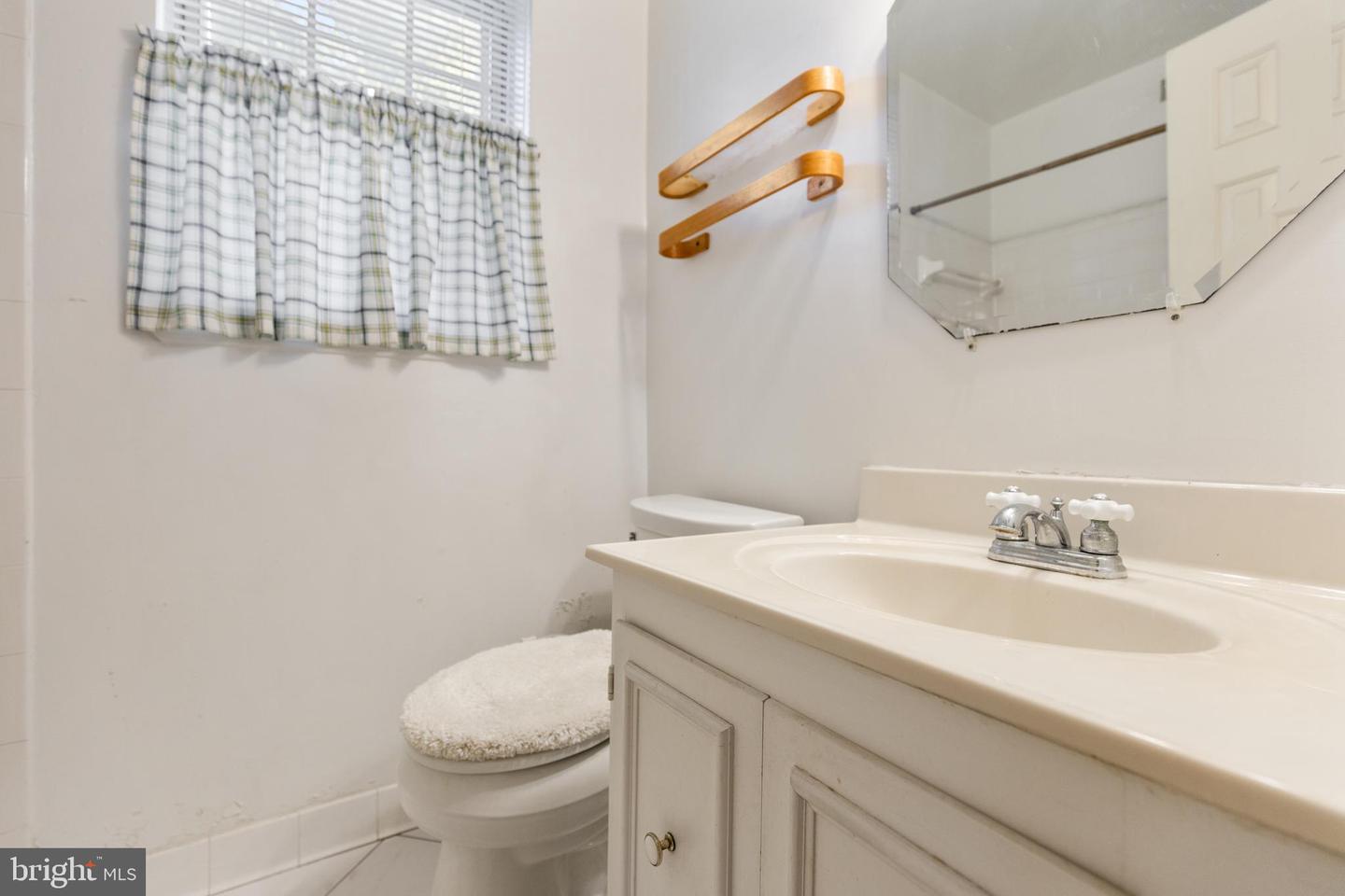 4849 28TH ST S #B, ARLINGTON, Virginia 22206, 2 Bedrooms Bedrooms, ,2 BathroomsBathrooms,Residential,For sale,4849 28TH ST S #B,VAAR2064110 MLS # VAAR2064110