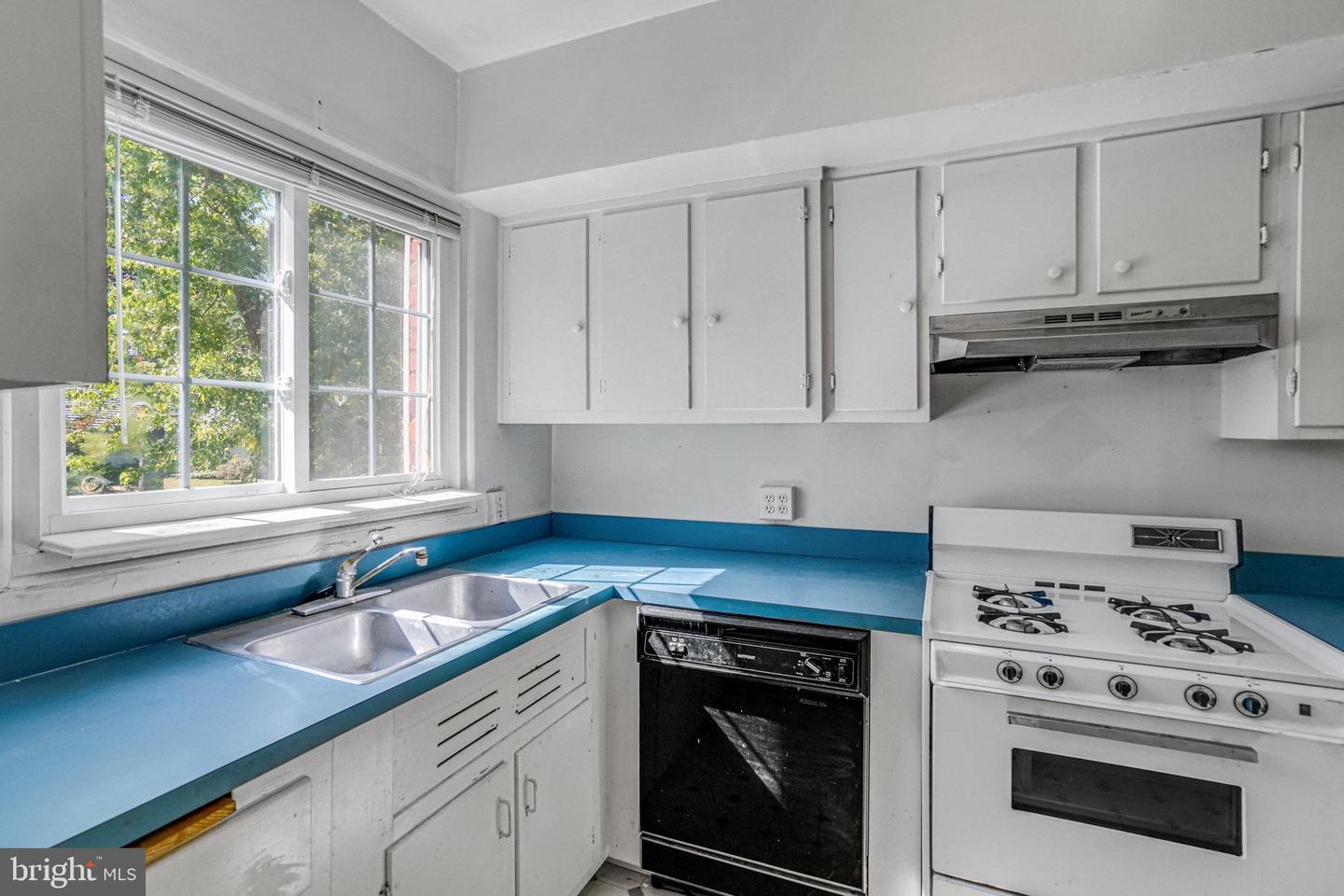 1119 BEVERLEY DR, ALEXANDRIA, Virginia 22302, 2 Bedrooms Bedrooms, ,1 BathroomBathrooms,Residential,For sale,1119 BEVERLEY DR,VAAX2050104 MLS # VAAX2050104
