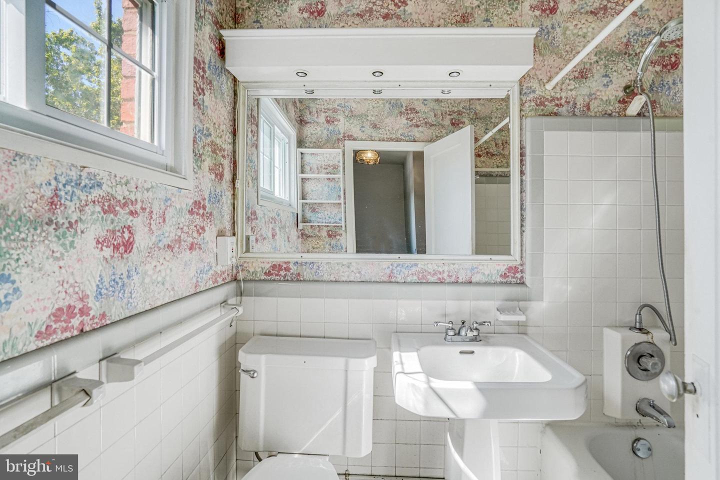1119 BEVERLEY DR, ALEXANDRIA, Virginia 22302, 2 Bedrooms Bedrooms, ,1 BathroomBathrooms,Residential,For sale,1119 BEVERLEY DR,VAAX2050104 MLS # VAAX2050104