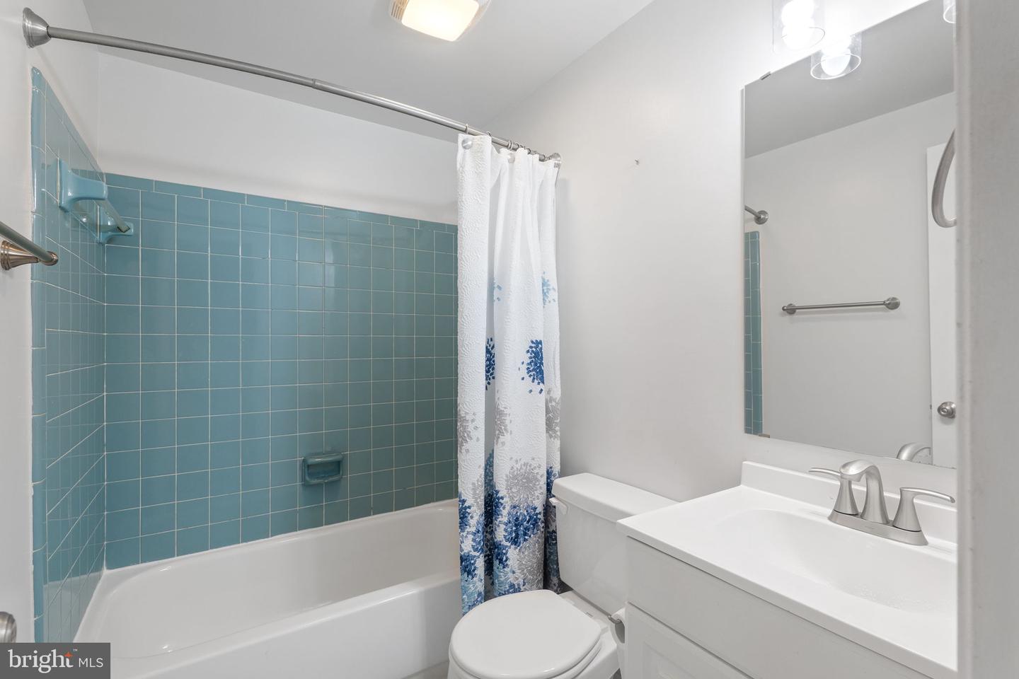 6230 HIDDEN CANYON RD, CENTREVILLE, Virginia 20120, 4 Bedrooms Bedrooms, ,2 BathroomsBathrooms,Residential,For sale,6230 HIDDEN CANYON RD,VAFX2269226 MLS # VAFX2269226