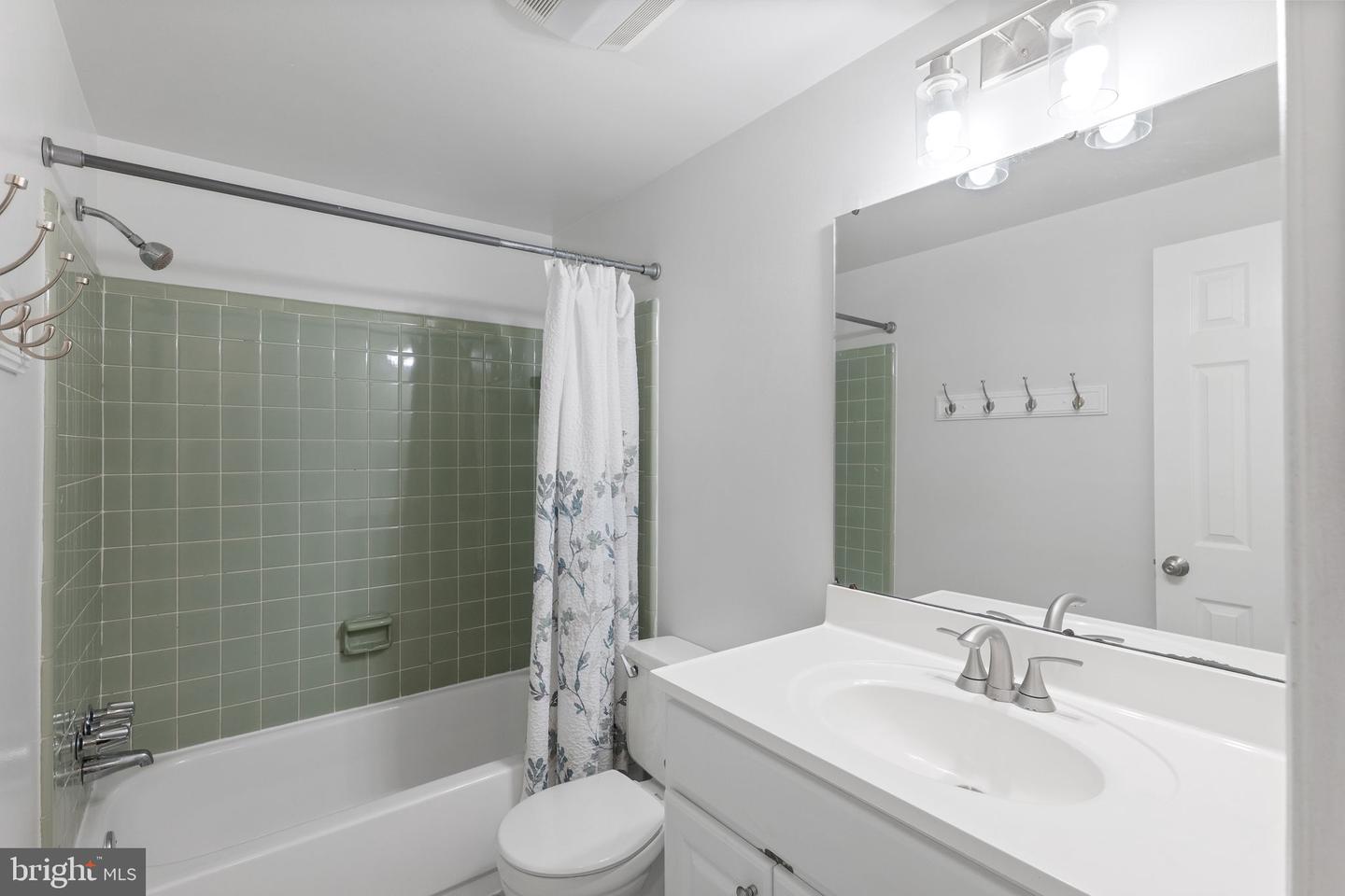 6230 HIDDEN CANYON RD, CENTREVILLE, Virginia 20120, 4 Bedrooms Bedrooms, ,2 BathroomsBathrooms,Residential,For sale,6230 HIDDEN CANYON RD,VAFX2269226 MLS # VAFX2269226