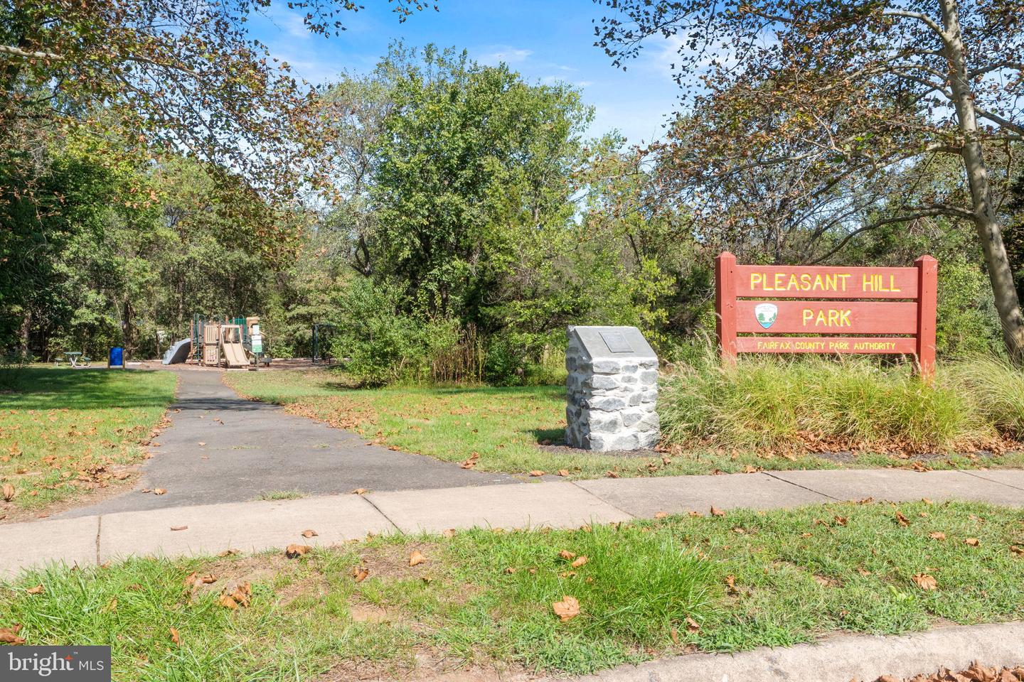 6230 HIDDEN CANYON RD, CENTREVILLE, Virginia 20120, 4 Bedrooms Bedrooms, ,2 BathroomsBathrooms,Residential,For sale,6230 HIDDEN CANYON RD,VAFX2269226 MLS # VAFX2269226