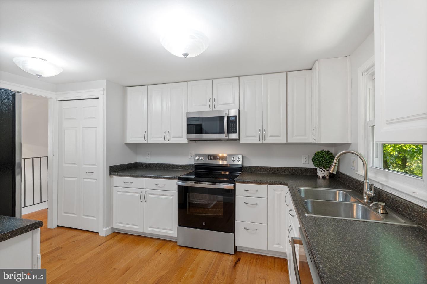 6230 HIDDEN CANYON RD, CENTREVILLE, Virginia 20120, 4 Bedrooms Bedrooms, ,2 BathroomsBathrooms,Residential,For sale,6230 HIDDEN CANYON RD,VAFX2269226 MLS # VAFX2269226
