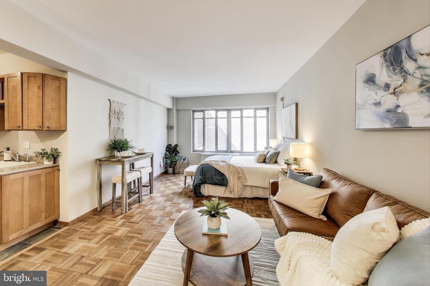 1711 MASSACHUSETTS AVE NW #810, WASHINGTON, District Of Columbia 20036, ,1 BathroomBathrooms,Residential,For sale,1711 MASSACHUSETTS AVE NW #810,DCDC2224230 MLS # DCDC2224230