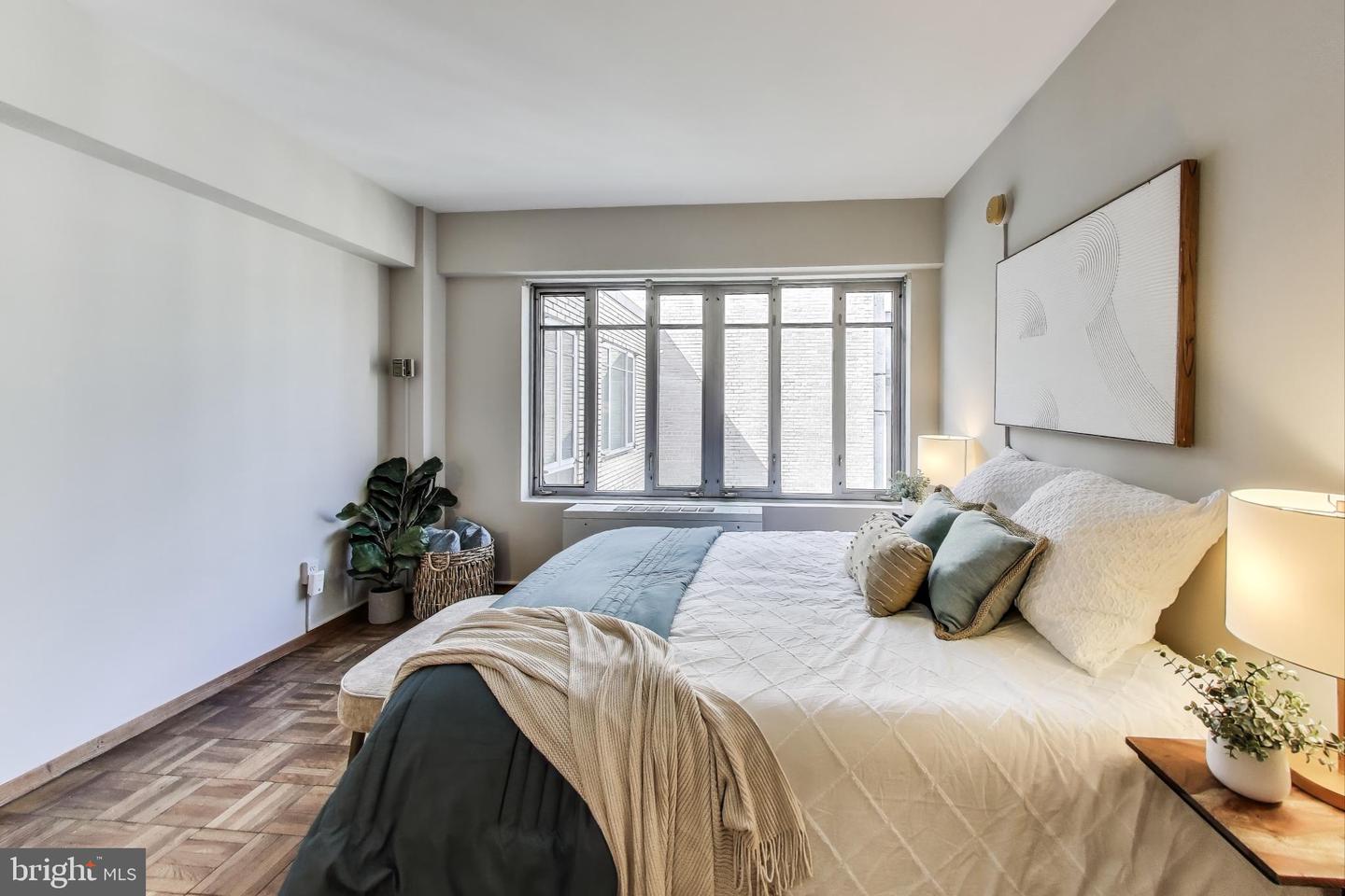 1711 MASSACHUSETTS AVE NW #810, WASHINGTON, District Of Columbia 20036, ,1 BathroomBathrooms,Residential,For sale,1711 MASSACHUSETTS AVE NW #810,DCDC2224230 MLS # DCDC2224230