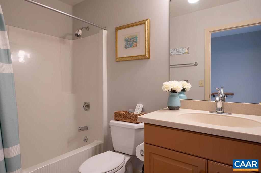 2nd full bath on hall