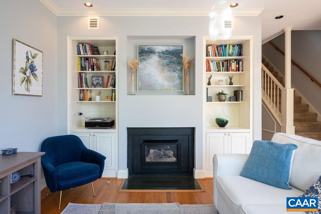 Gas fireplace