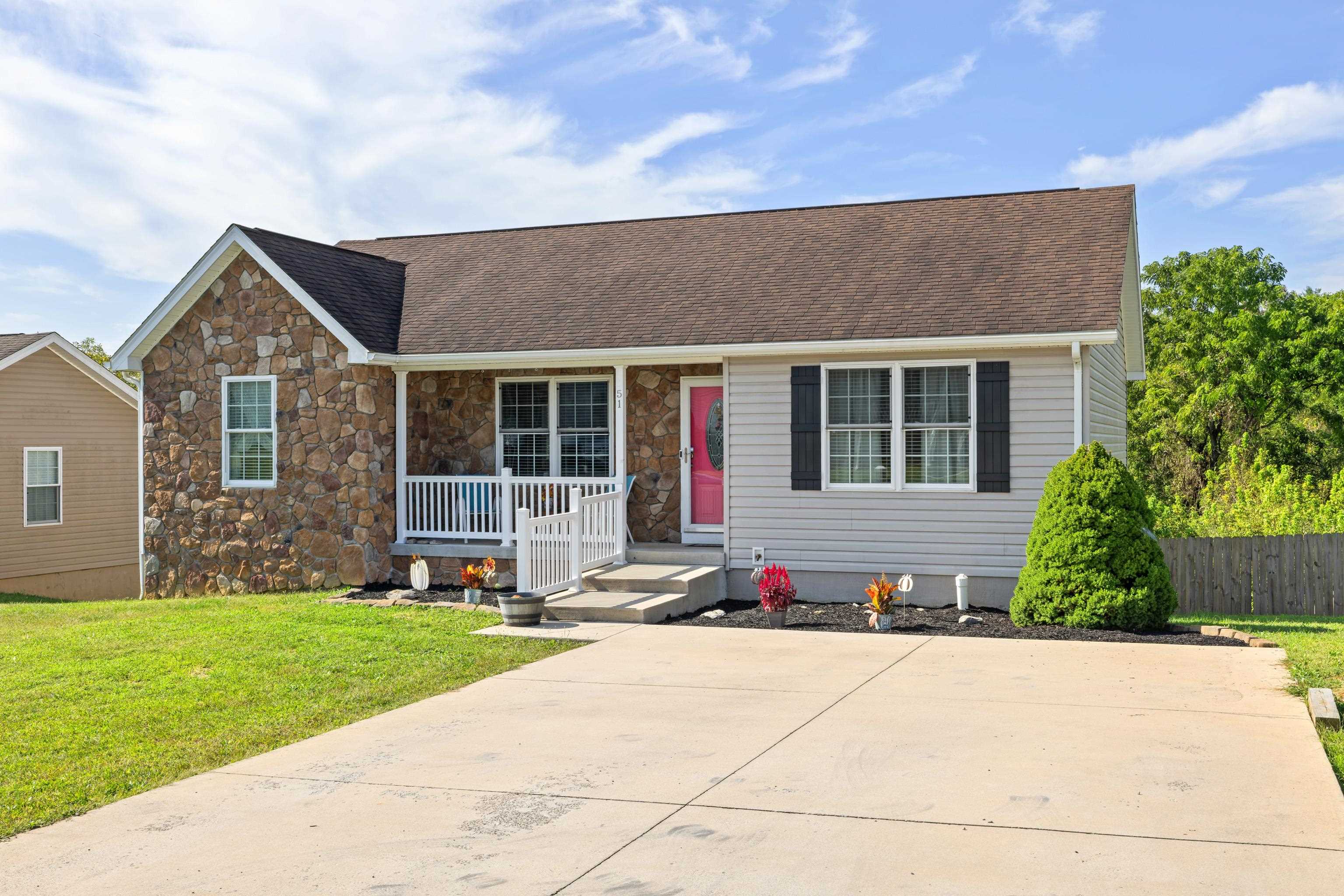 51 THOROUGHBRED CIR, LEXINGTON, Virginia 24450, 3 Bedrooms Bedrooms, ,2 BathroomsBathrooms,Residential,51 THOROUGHBRED CIR,669687 MLS # 669687 51 THOROUGHBRED CIR, LEXINGTON, Virginia 24450, 3 Bedrooms Bedrooms, ,2 BathroomsBathrooms,Residential,51 THOROUGHBRED CIR,669687 MLS # 669687