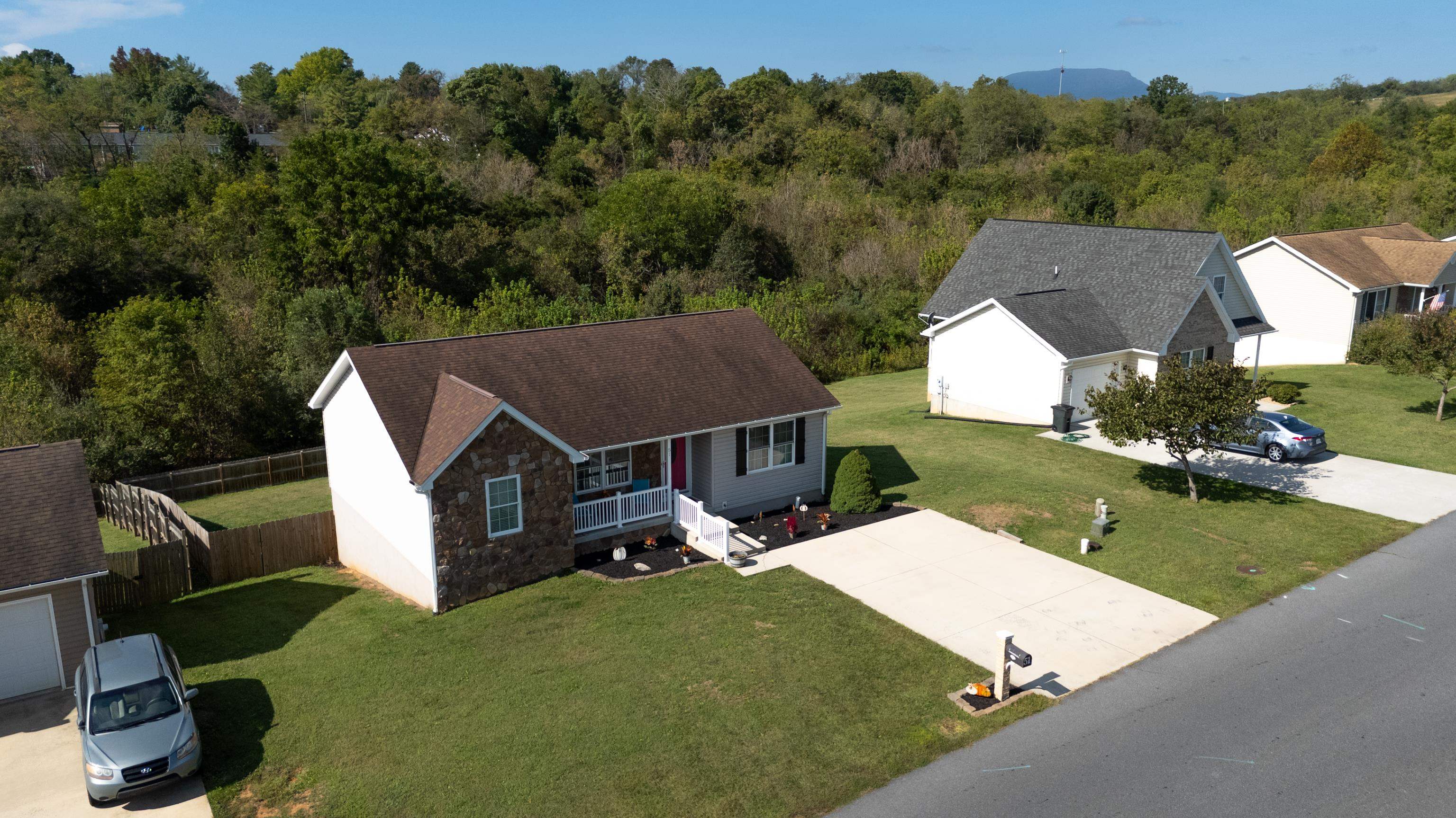 51 THOROUGHBRED CIR, LEXINGTON, Virginia 24450, 3 Bedrooms Bedrooms, ,2 BathroomsBathrooms,Residential,51 THOROUGHBRED CIR,669687 MLS # 669687 51 THOROUGHBRED CIR, LEXINGTON, Virginia 24450, 3 Bedrooms Bedrooms, ,2 BathroomsBathrooms,Residential,51 THOROUGHBRED CIR,669687 MLS # 669687