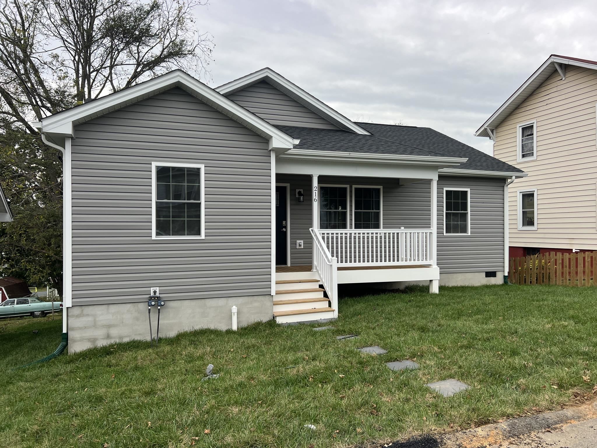 216 THOMPSON ST, STAUNTON, Virginia 24401, 3 Bedrooms Bedrooms, ,2 BathroomsBathrooms,Residential,216 THOMPSON ST,669692 MLS # 669692 216 THOMPSON ST, STAUNTON, Virginia 24401, 3 Bedrooms Bedrooms, ,2 BathroomsBathrooms,Residential,216 THOMPSON ST,669692 MLS # 669692