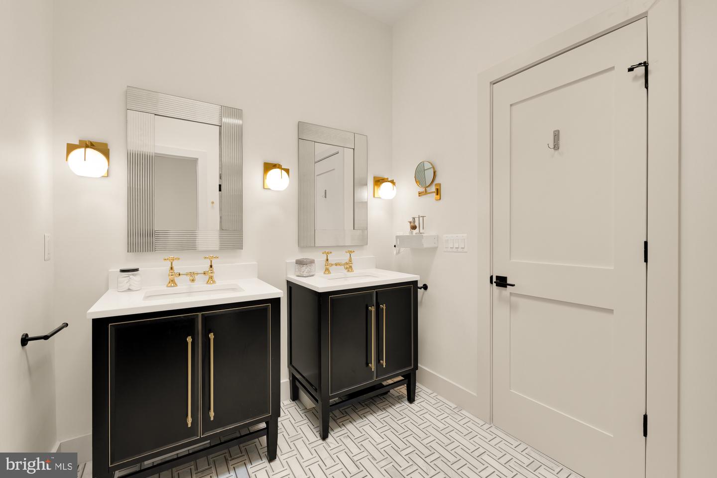 623 14TH PL NE #D, WASHINGTON, District Of Columbia 20002, 3 Bedrooms Bedrooms, ,2 BathroomsBathrooms,Residential,For sale,623 14TH PL NE #D,DCDC2224314 MLS # DCDC2224314