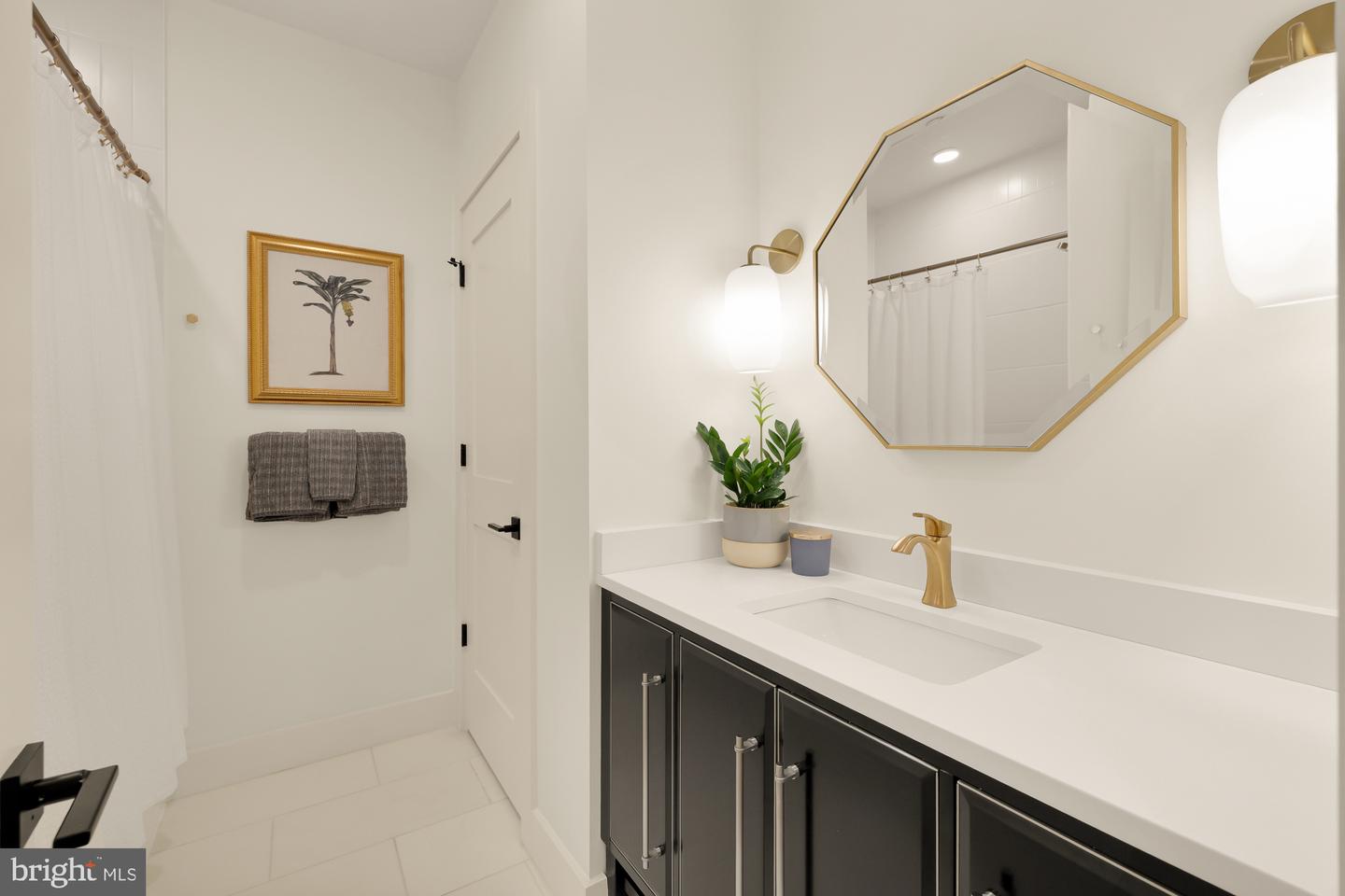 623 14TH PL NE #D, WASHINGTON, District Of Columbia 20002, 3 Bedrooms Bedrooms, ,2 BathroomsBathrooms,Residential,For sale,623 14TH PL NE #D,DCDC2224314 MLS # DCDC2224314