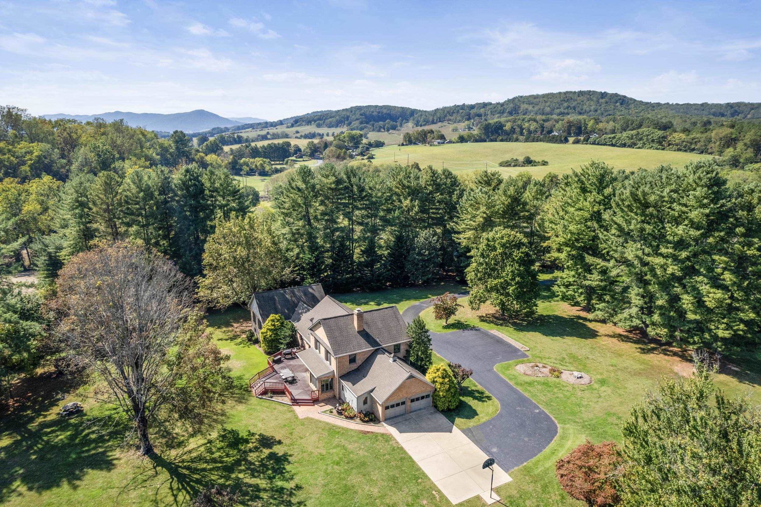 1109 ROSS RD, LEXINGTON, Virginia 24450, 5 Bedrooms Bedrooms, ,3 BathroomsBathrooms,Residential,1109 ROSS RD,669700 MLS # 669700