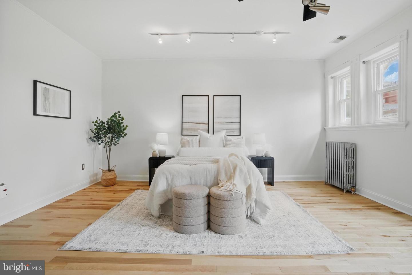 136 R ST NE, WASHINGTON, District Of Columbia 20002, 3 Bedrooms Bedrooms, ,3 BathroomsBathrooms,Residential,For sale,136 R ST NE,DCDC2224564 MLS # DCDC2224564