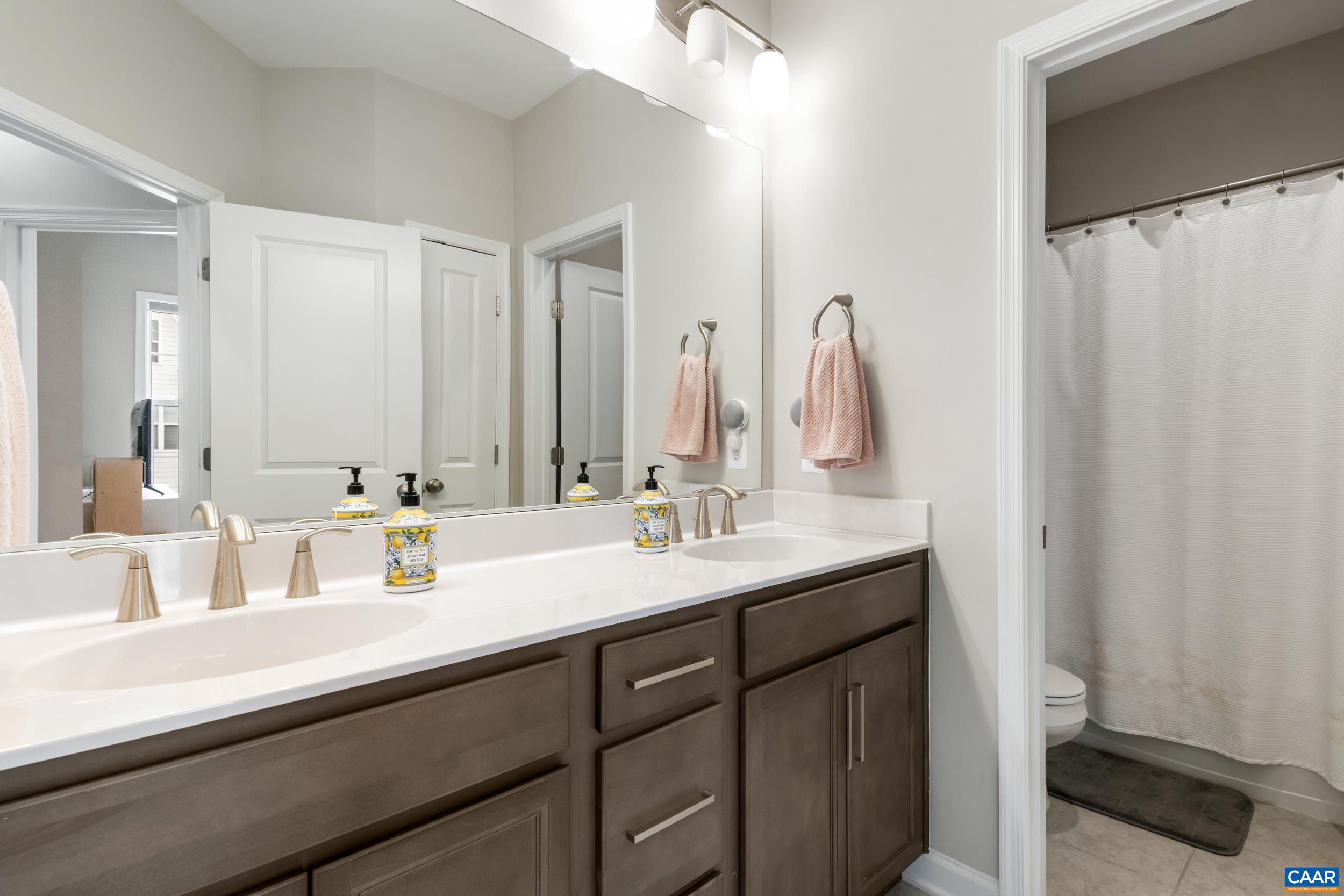 3262 CHARLESTON BLVD, ROCKINGHAM, Virginia 22801, 3 Bedrooms Bedrooms, ,2 BathroomsBathrooms,Residential,Stunning Like-New Luxury Townhouse!,3262 CHARLESTON BLVD,669703 MLS # 669703