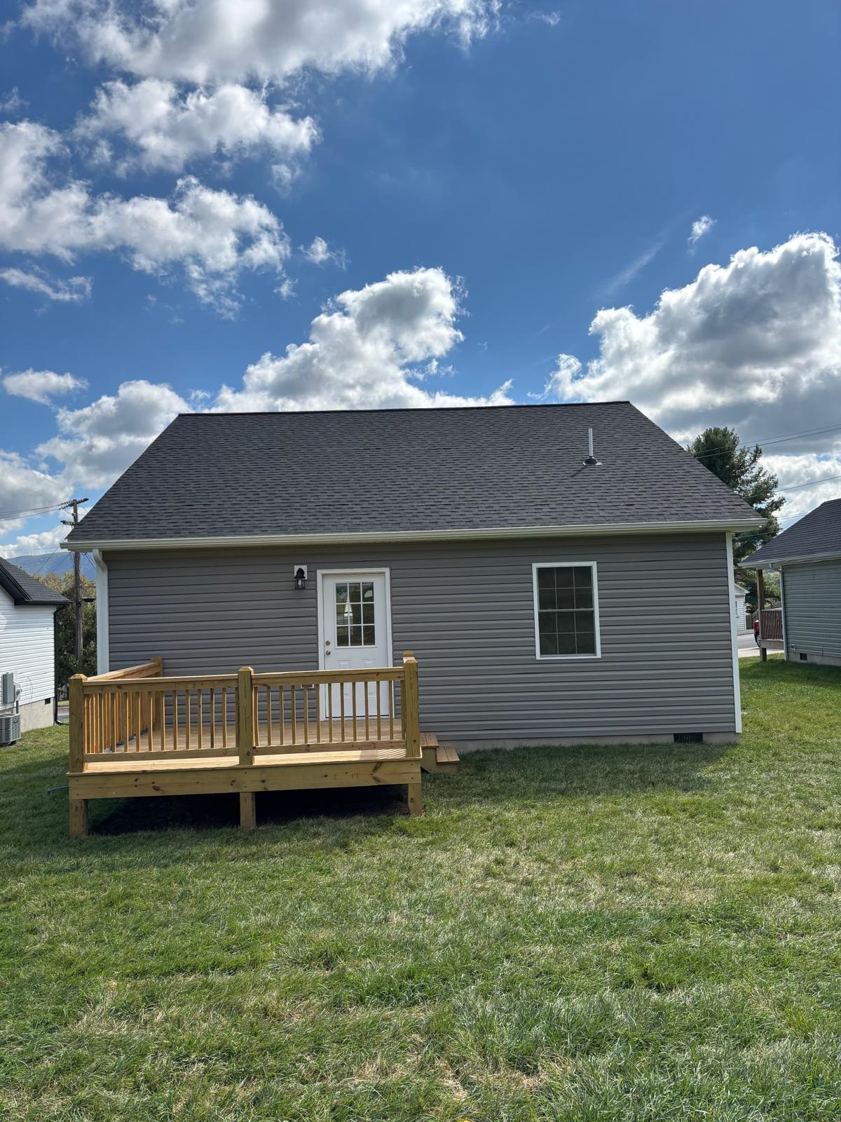 905 FAIRFAX AVE, WAYNESBORO, Virginia 22980, 3 Bedrooms Bedrooms, ,2 BathroomsBathrooms,Residential,905 FAIRFAX AVE,669705 MLS # 669705