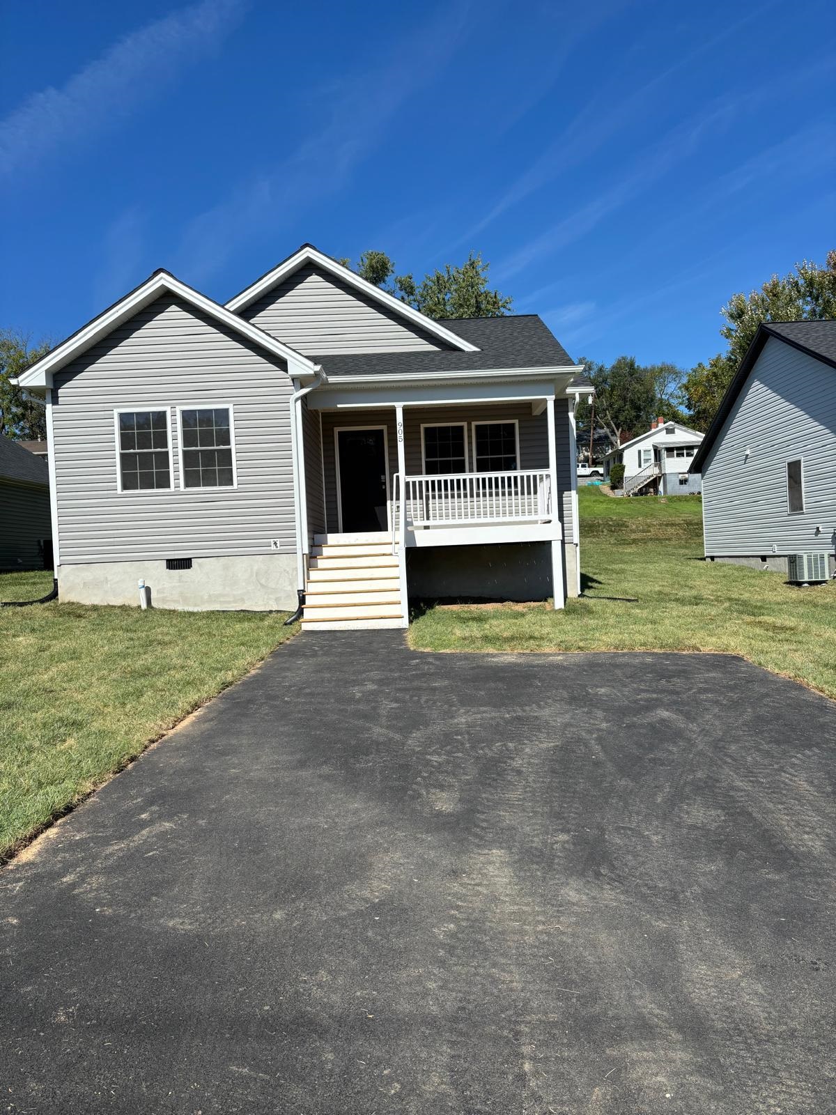 905 FAIRFAX AVE, WAYNESBORO, Virginia 22980, 3 Bedrooms Bedrooms, ,2 BathroomsBathrooms,Residential,905 FAIRFAX AVE,669705 MLS # 669705